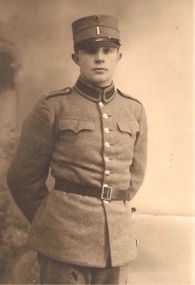 Store Edmund (Edmund Torsfelt) som soldat på Dragør Fortet ca. 20 år gammel- År ca. 1926