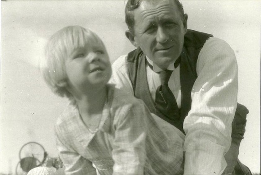 Bendte med far Eduard Emil junr. År ca. 1930