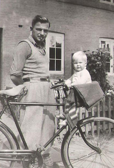 Erling foran på sin fars cykel. År. Ca 1937
