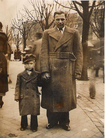 Edmund med den førstefødte Erling. Billedet er dateret på bagsiden 3. maj 1939.

