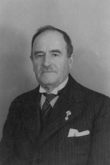 Prof foto af morfar med Dannebrogsorden. År ca. 1944.
